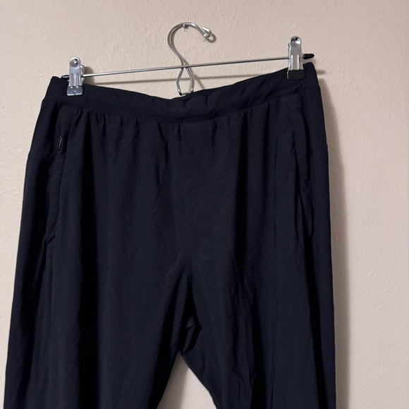Lululemon black pant with reflective zipper ankle Size Medium - Picture 2 of 8
